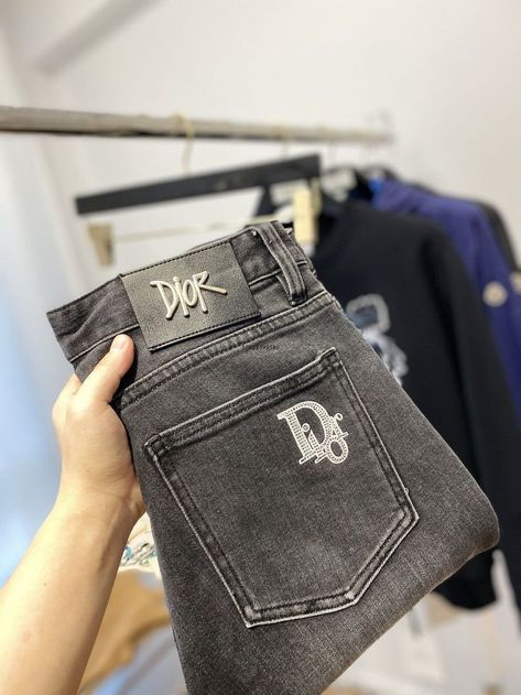 Trouser Jeans Outfit, Dior Clothes, Denim Pocket Details, Denim Jeans Ideas, Dior Jeans, Kids Denim Jeans, Black Men Fashion Urban, Men's Denim Style, Lois Jeans