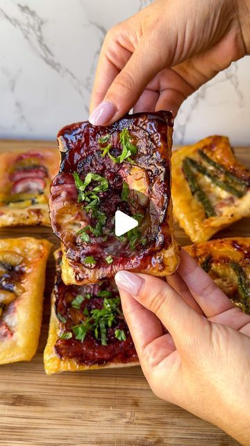 Alexa Santos on Instagram: "@alexawhatsfordinner is back on @thefeedfeed for #TrendingTuesday 🥳 this week, we’re trying out the viral upside down pastry hack - with several different flavor combos! 🤩 ingredients below ‼️   Asparagus Prosciutto & Cheese ingredients (for 6 pastries): -3 tablespoons honey (or spicy honey) -6 stalks asparagus, bottoms removed -6 1-inch long rectangles Gruyère cheese -6 slices prosciutto  -1 sheet frozen puff pastry, defrosted and cut into 6 rectangles  -1 egg  Strawberry Kiwi ingredients (for 6 pastries): -3 tablespoon honey  -6 strawberries, thinly sliced  -1 kiwi, thinly sliced  -1 sheet frozen puff pastry, defrosted and cut into 6 rectangles  -1 egg  Blackberry Brie ingredients (for 6 pastries): -3 tablespoons balsamic glaze -12 blackberries, cut in half Upside Down Pastry, Blackberry Brie, Asparagus Prosciutto, Prosciutto Asparagus, Flavor Combos, Food Savory, Savory Pies, Spicy Honey, Strawberry Kiwi