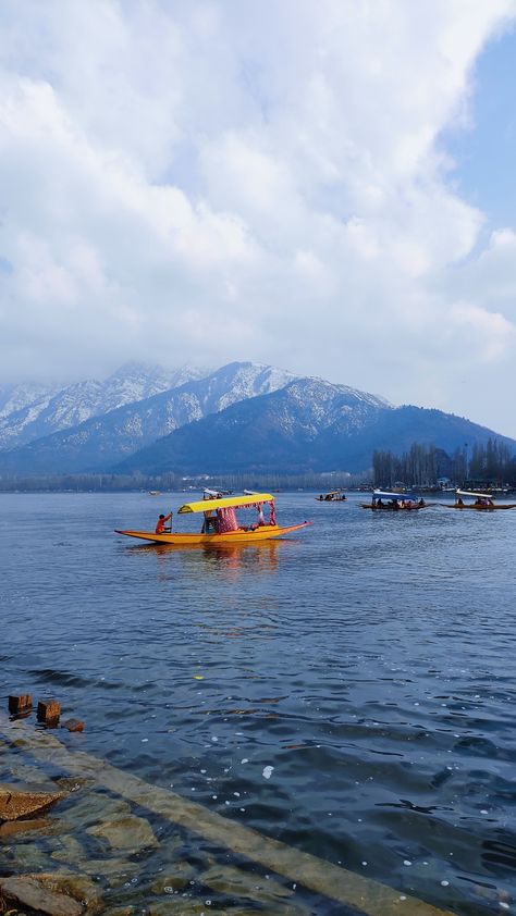 Shikara Sri Nagar Kashmir, Gurez Valley Kashmir, Srinagar Kashmir Aesthetic, Kashmir Nature, Kashmir Aesthetic, Kashmir Trip, Travel Pose, Jammu Kashmir, Scenic Travel