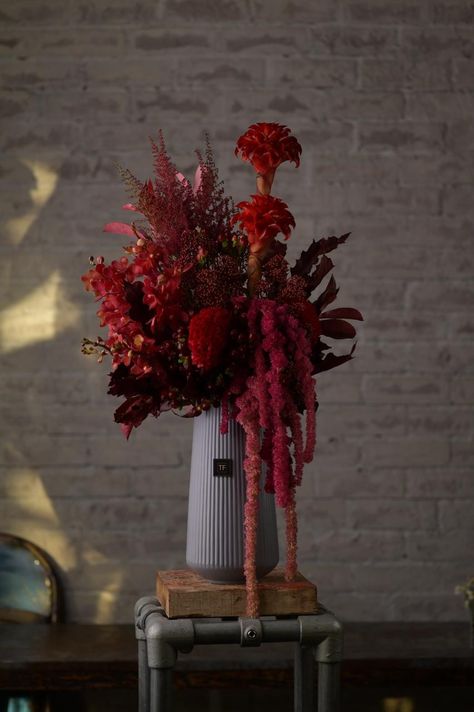 Tall Red Flower Arrangements, Dramatic Flower Arrangements, Festive Floral Arrangements, Red Floral Arrangements, Red Flower Arrangements, Floral Art Arrangements, Floristry Design, Paper Flower Art, Modern Floral Design