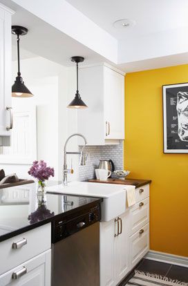 kitchen - love, love, love the yellow accent wall Townhouse Makeover, Yellow Accent Wall, Yellow Kitchen Accents, Yellow Kitchen Walls, Yellow Accent Walls, Kitchen Walls, Yellow Interior, Dark Walls, Yellow Kitchen