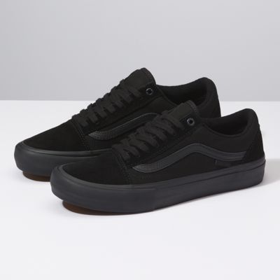 Vans Oldschool, Kick Rocks, Black Work Shoes, Vans Store, Black Vans, Tomboy Outfits, Outfits Men, Vans Sneakers, Sneakers Men Fashion