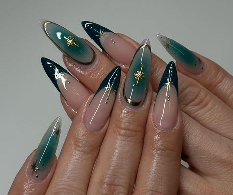 Airbrush Nails, Dope Nail Designs, Funky Nails, American Beauty, Pretty Acrylic Nails, Dope Nails, Gold Nails, Cute Acrylic Nails, Green Nails