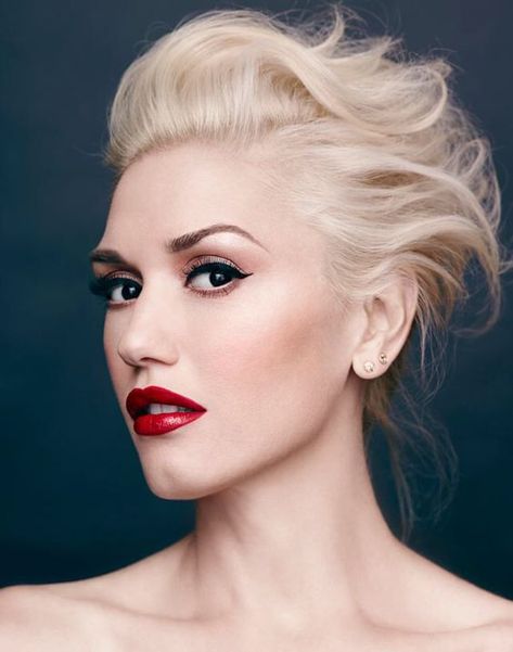 Gwen Stefani Makeup, Wedding Makeup Vintage, Summer Makeup Trends, Pale Makeup, Gwen Stefani Style, Celebrity Short Hair, Color Rubio, Red Lip Makeup, Vintage Wedding Hair