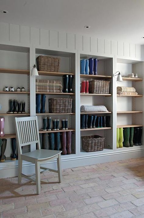 Cottage Mudroom with Wooden Shoe Shelves - Cottage - Laundry Room Boot Rooms, Diner Ideas, Utility Room Designs, Rustic Brick, Rooms Design, Reclaimed Brick, Brick Tile, Bedroom Images, Basement Walls