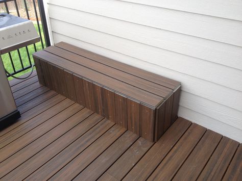 Extra deck Trex material is perfect to build this bench / waterproof bin that also hides the gas line for the BBQ. Trex Furniture, Composite Decking Ideas, Deck Storage Bench, Deck Bench Seating, Trex Decking, Deck Bench, Decking Ideas, Deck Seating, Porch Storage