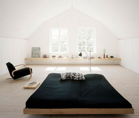 Perfect Bed Platform, Modern Platform Bed, Low Bed, Interior Minimalista, Random Inspiration, Design Del Prodotto, Minimalist Living, Minimalist Interior, Bedroom Styles