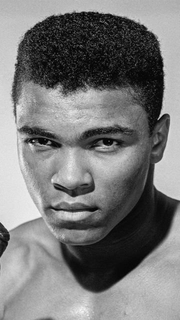 Iconic Portraits, Arm Tattoos For Guys Forearm, Muhammad Ali Boxing, Celebrity Art Portraits, Mohamed Ali, Sporting Legends, Rumble In The Jungle, Muhammed Ali, Celebrity Portraits Drawing