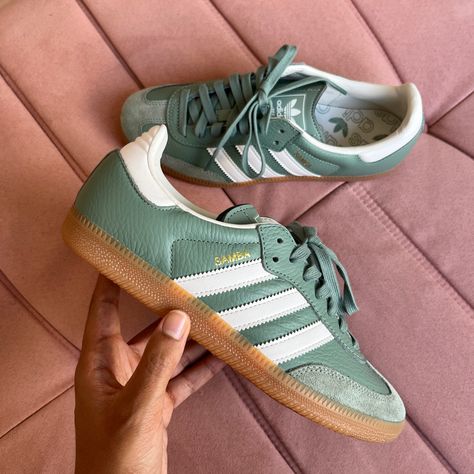 Adidas samba in silver green/ chalk white and gum sools. Adidas originals Effortless style, ootd, everyday sneaker, soft green, ootd Pink sofa, ligne roset, togo sofa Green Ootd, Ligne Roset Togo, Samba Adidas Outfit, Gym Girlie, Samba Outfit, Togo Sofa, Pink Sofa, Ligne Roset, Adidas Outfit