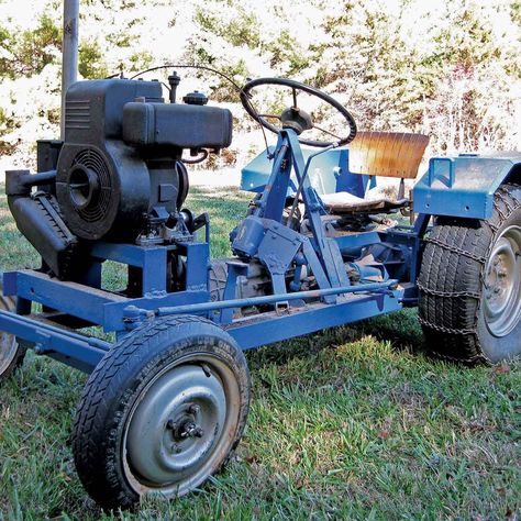 Garden Tractor Made of Junkyard Parts Home Made Garden, Homemade Vehicles, Diy Tractor, Creative Resumes, Tractor Cabs, Junkyard Cars, Homemade Garden, Homemade Tractor, Tractor Pictures