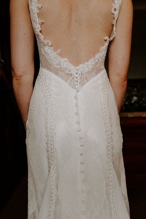 Vintage Country Wedding Dress, Boat Neck Low Back Wedding Dress, Scoop Neck Low Back Wedding Dress, Vintage Vibe Wedding Dress, Lace Wedding Dress Low Back, Wedding Dresses Simple Low Back, Vintage Summer Wedding Dress, Timeless Fitted Wedding Dress, Simple Lace Wedding Dress Vintage