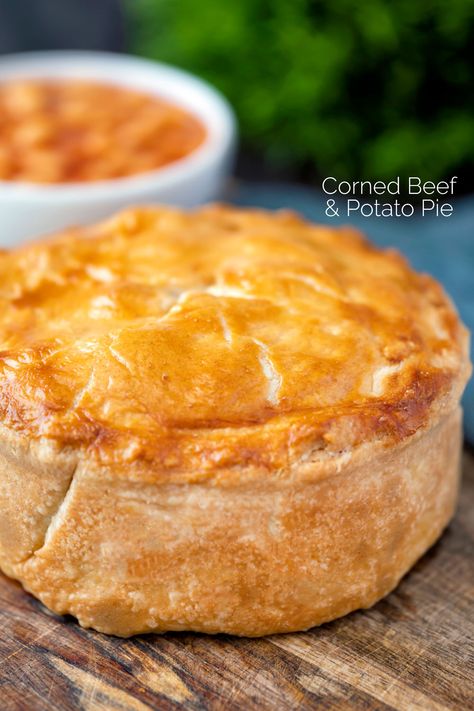 Beef And Potato Pie, Corned Beef Pie, Beef Pie Recipe, Food Nostalgia, Meat Pie Recipe, Healthy Sweet Potato, British Recipes, Individual Pies, Sweet Potato Bread