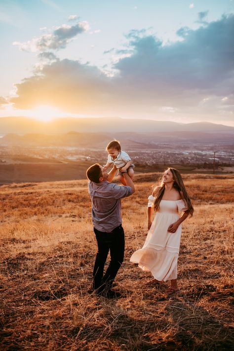 Teenage Family Photos, Golden Hour Family Photos, Dawn Photography, Golden Hour Photography, Golden Light, Frozen In Time, Golden Lights, One Year Old, Types Of Lighting