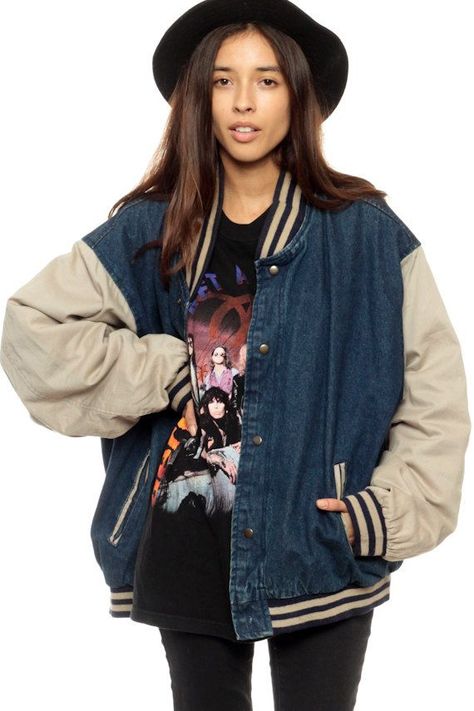 Letterman Jacket Outfit, Vintage Jacket Outfit, 80s Baseball, Baseball Jacket Outfit, 90s Baseball, Hip Hop Wear, Uni Fashion, Varsity Jacket Outfit, Brand Instagram