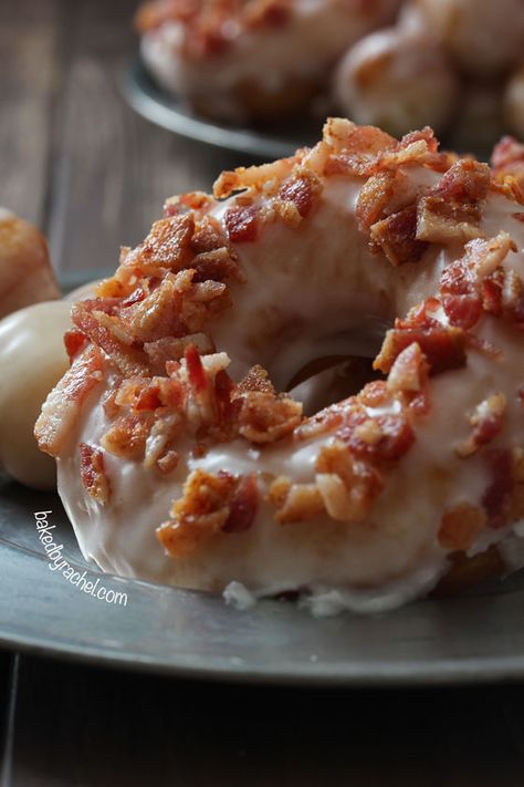 Bacon Dessert Recipes, Bacon Recipes Breakfast, Bacon Desserts, Maple Bacon Donut, Sweet Fries, Bacon Donut, Easy Donut Recipe, Making Donuts, Homemade Donuts Recipe