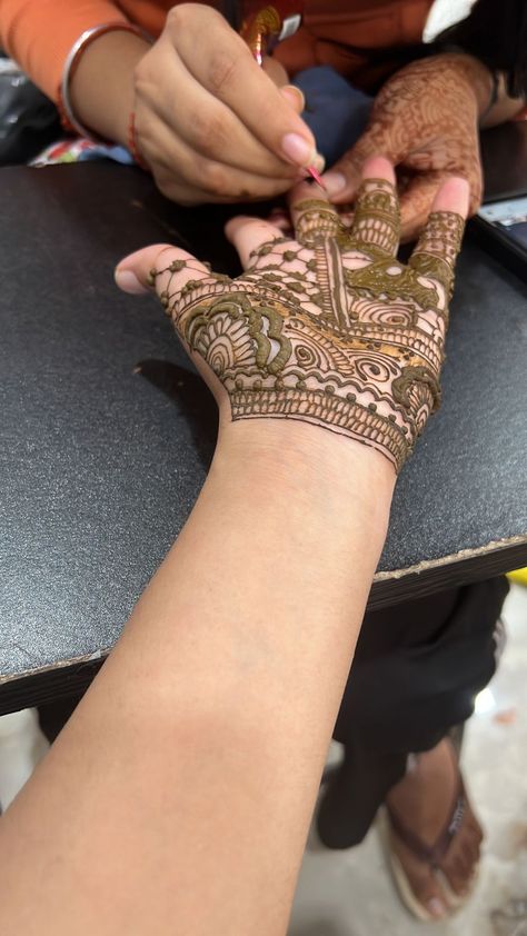 #mehendi #indiantattoo #paste #design #pattern #indianwedding #indian #localindian Indian Marriage Snap, Mehendi Snap Ideas, Mehendi Snap, Partner Goals, Indian Marriage, Streak Ideas, Birthday Captions Instagram, Snap Streak Ideas Easy, Boxing Girl