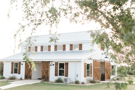 Five Oaks Farm Wedding in Cleburne, Texas by Gaby Caskey Photography, Texas Wedding Inspiration, white barn wedding inspiration Vintage Vanity Aesthetic, Spot Light Photoshoot, Wedding Ideas Barn, Five Oaks Farm, Vanity Aesthetic, Dream Barn Stables, Cleburne Texas, Room Ideas For Men, Light Photoshoot