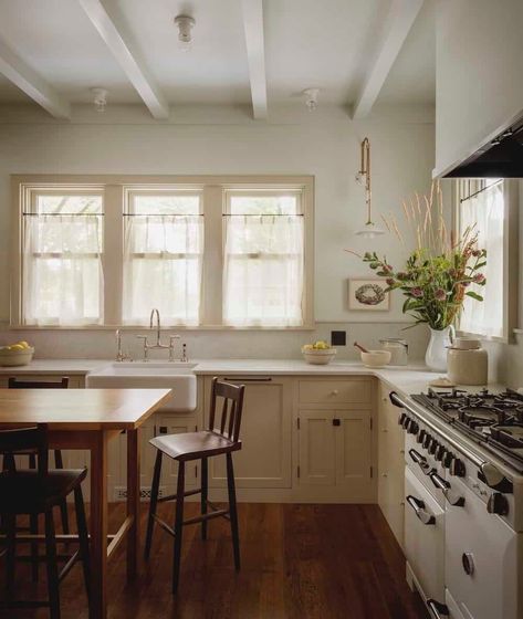 Absolutely beautiful old house renovation in Iowa with inspiring details Jessica Helgerson, Old Houses Renovation, Boys Bedroom Paint, House Renovation Projects, Dining Room Paint, Design Page, Kitchen Farmhouse, Iowa City, Studio Mcgee