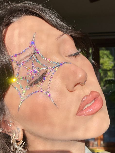 Zoom Halloween Costume, Spider Eyelashes, Spiderweb Makeup, Spider Girl Costume, Spider Web Makeup, Spider Makeup, Cat Halloween Makeup, Gem Makeup, Artsy Makeup