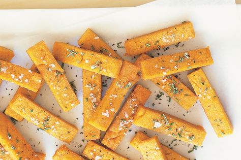 Has anyone cooked with polenta? Is it healthy or is there a better option? These look delicious .... Spanish Themed Party, Polenta Chips, Baked Polenta, Polenta Fries, Polenta Recipes, Chips Recipe, Cereal Recipes, Family Food, Low Fodmap