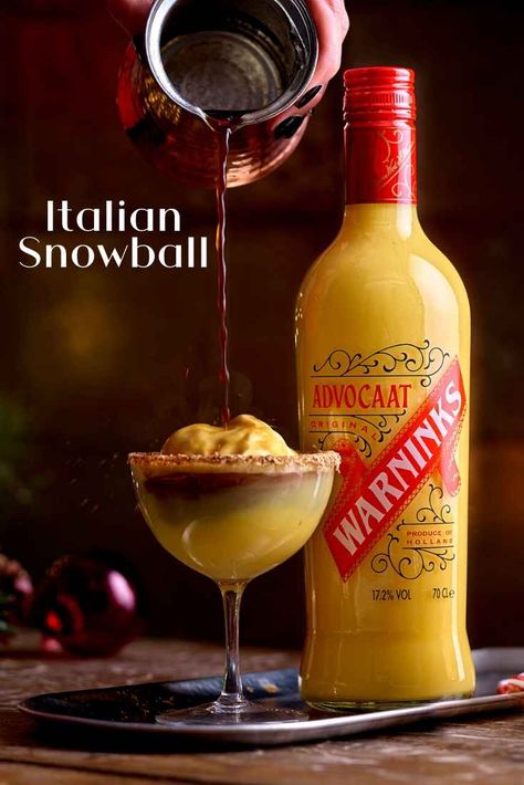 An easy Snowball cocktail recipe using Warnicks Advocaat to rock the Christmas season. Espresso adds the kick! #Cocktail #Recipe #Advocaat #Snowball Snowball Cocktail, Snowball Cocktail Recipe, Holiday Drinks Alcohol Christmas, Healthy Cocktail Recipes, Creative Drinks, Holiday Drinks Alcohol, Christmas Drinks Alcohol Recipes, Bourbon Cocktail Recipe, Summer Vodka Cocktails