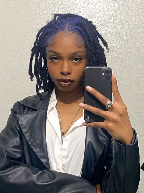 Business core locs reversed ombré black girl fashion makeup Dyed Tips Locs, Grunge Locs Hairstyles, Blue Roots Black Hair Locs, Indigo Locs Black Women, Purple Dyed Locs Black Women, Silver Locs, Woman With Dreadlocks, Dark Blue Dreads Black Women, Dyed Dreads