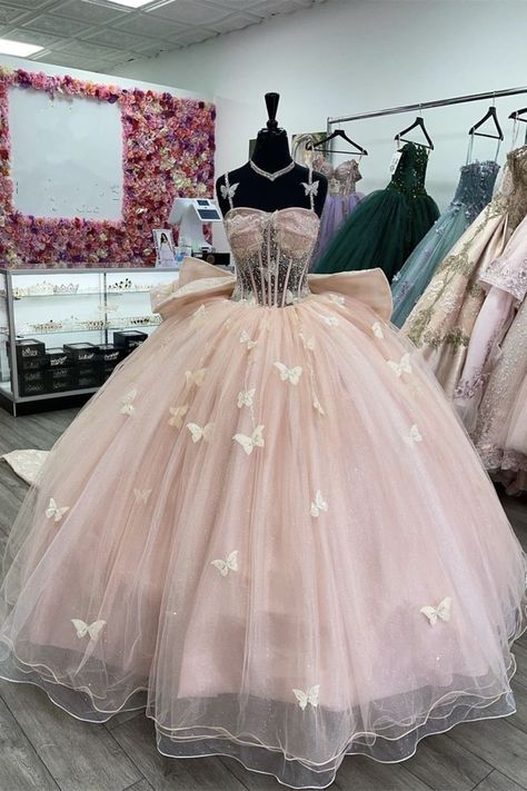 Butterfly Quince Dress, Butterfly Quinceanera Dress, Light Pink Quinceanera Dresses, Rose Gold Quinceanera Dresses, Gaun Abad Pertengahan, Quinceanera Pink, Quinceanera Themes Dresses, Pink Quince, Quinceanera Dresses Gold