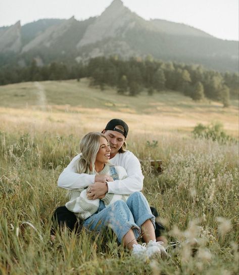 Ashtyn Bodensteiner, Colorado Honeymoon, Older Couple Poses, Engagement Photo Shoot Beach, Fall Engagement Pictures, Cute Engagement Photos, Couple Engagement Pictures, Mountain Engagement Photos, Engagement Pictures Poses