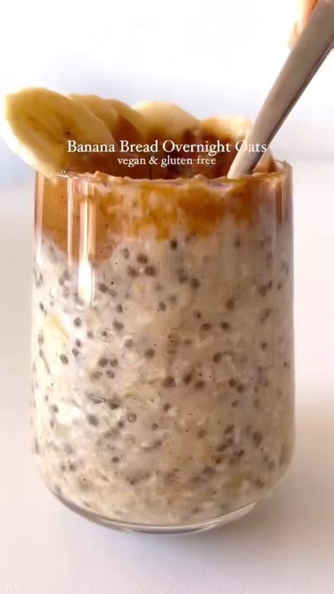 caloriesfacttips on Instagram: Banana Bread Overnight Oats😍 This recipe is vegan & gluten-free! Post by @fitfoodieselma These overnight oats are a super yummy… Banana Bread Overnight Oats, Vegan Overnight Oats, Oat Recipes Healthy, Overnight Oats Recipe Healthy, Feel Energized, Overnight Oat, Breakfast Idea, Overnight Oats Recipe, Clean Food