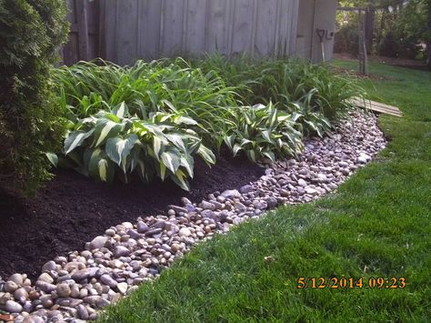 Rock Mulch, Landscaping Rock, River Rock Garden, Flagstone Path, Gravel Landscaping, Mulch Landscaping, River Rock Landscaping, Hardscape Design, Garden Types