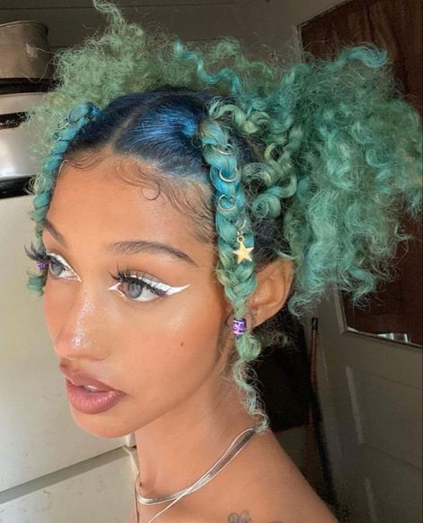 Mermaid Core Hairstyles Curly, Siren Core Hair, Short Mermaid Hairstyles, Blue And White Hair Aesthetic, Mermaidcore Black Women, Crazy Curly Hairstyles, Curly Fairy Hairstyles, Alien Hairstyle Ideas, Jellyfish Haircut Braids