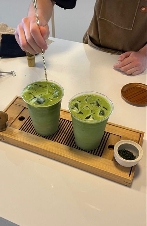 Matcha Lover, Pretty Drinks, Matcha Latte, Cafe Food, Pretty Food, Food Cravings, Cute Food, Yummy Drinks, Aesthetic Food