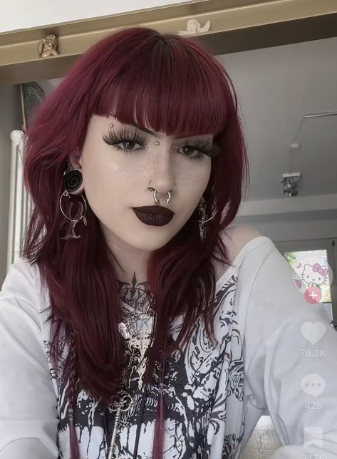 Long V Bangs, 2023 Alt Hair Trends, Color Goth Outfits, Alternative Haircuts Medium With Bangs, Cool Hair Cuts Women, Goth Girl Haircut, Alt Hair Colours, Medium Goth Hair, Vampire Bangs Hair