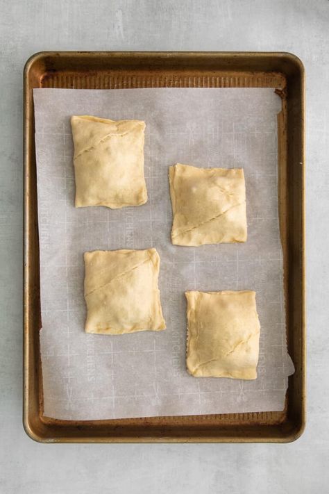 These easy taco pockets are a fun party snack or easy weeknight dinner idea. Made with crescent roll dough, taco-seasoned ground beef and cheddar cheese! Taco Crescent Rolls, Taco Pockets, Beef And Cheddar, Cheese Crescent Rolls, 2024 Recipes, Taco Bake, Quick And Easy Appetizers, Easy Taco, Party Snack