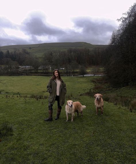 Country Grandmother Aesthetic, Balmoral Aesthetic, Irish Woman Aesthetic, English Countryside Style, English Countryside Aesthetic, Countryside Outfit, Countryside Girl, High Intelligence, Countryside Fashion