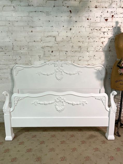 Painted Cottage Shabby Chic One of a Kind Full Size Bed French Country Bed, Country Bed, Shabby Farmhouse, Vintage Painted Furniture, Cottage Bed, Romantic Bed, French Bed, Estilo Shabby Chic, Bed Queen