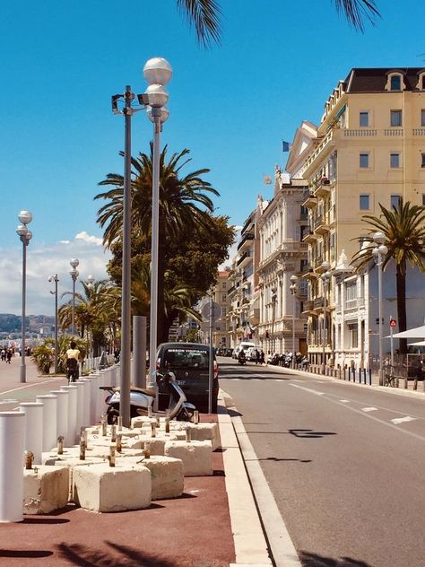 Nice Cote D Azur, France Aesthetic, Living Modern, Holiday Places, Nice France, Dream Travel Destinations, Best Cities, Pretty Places, Travel Inspo