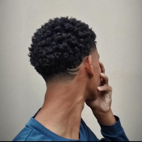 Taper Fade Afro, Afro Hair Fade, Black Man Haircut Fade, Taper Fade Short Hair, Fade Haircut Designs, Waves Hairstyle Men, Fade Haircut Curly Hair, Taper Fade Curly Hair, Fade Haircut Styles