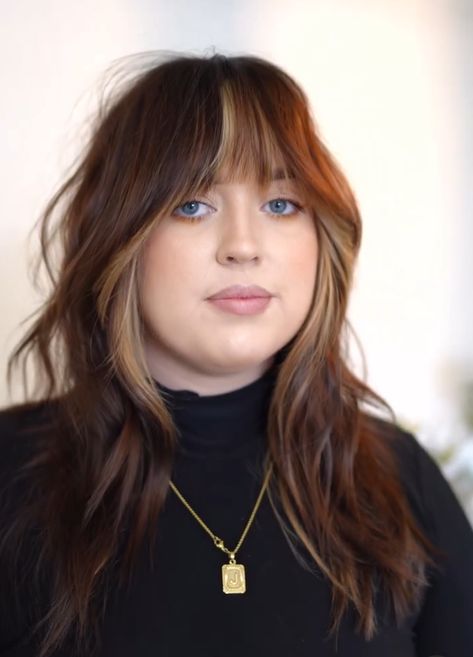 Balayage Shag Hair Short, Long Hair Mom Haircut, Funky Brown Hair, Color Block With Bangs, Shag Haircut Money Piece, Balayage Shag, Shag With Money Piece, Shag Money Piece, Money Piece Short Bangs