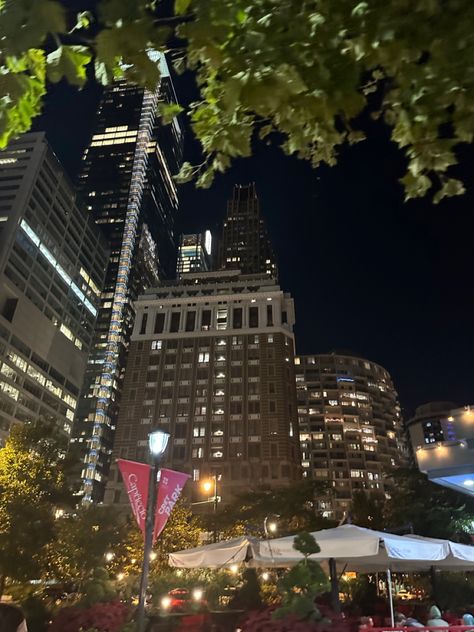 #philly #philadelphia #summer #summernights #vibes #aesthetic #nightlife #city Philadelphia Aesthetic, Philadelphia Skyline, Beautiful City, Summer Nights, Night Life, Philadelphia, Quick Saves