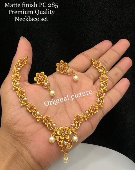 Gold Necklace With Earrings Set, Gold Jewelry Sets Bridal, Modern Gold Necklace Designs, Indian Gold Necklace Designs, Gold Jewels Design, New Gold Jewellery Designs, Fancy Jewelry Necklace, Modern Gold Jewelry, Jewelry Set Design