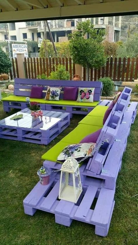 Recycled Pallet Furniture, Wooden Pallet Ideas, Pallet Furniture Designs, Pallet Garden Furniture, Pallet Patio Furniture, Pallet Patio, Cozy Backyard, Wooden Pallet Furniture, Pallet Decor