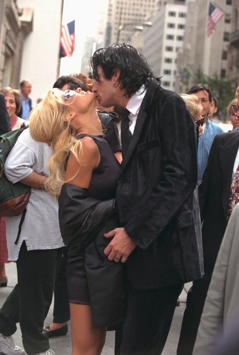 Iconic Celebrity Couples, Pamela Anderson And Tommy Lee, 90s Couples, Inspo People, Pamela Andersen, London Queen, Pam And Tommy, Vince Neil, 80s Hair Bands