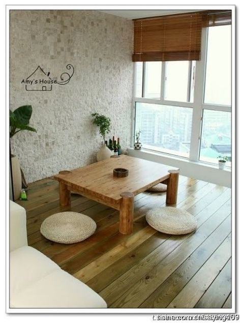 Japanese Floor Seating, Floor Seating Living Room, Bedroom Seating Area, Corner Seating, Floor Sitting, Asian Homes, Asian Home Decor, Bedroom Seating, Japanese Decor