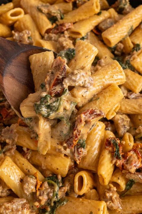 Hello Fresh Sausage Pasta, Sausage Cannelloni Recipes, Spicy Sausage Dinner Recipes, Creamy Cajun Sausage Pasta, Pesto Sausage Pasta, Beef And Sausage Recipes, Pasta With Ground Sausage, Recipes With Italian Sausage Ground, Tuscan Tortellini Pasta