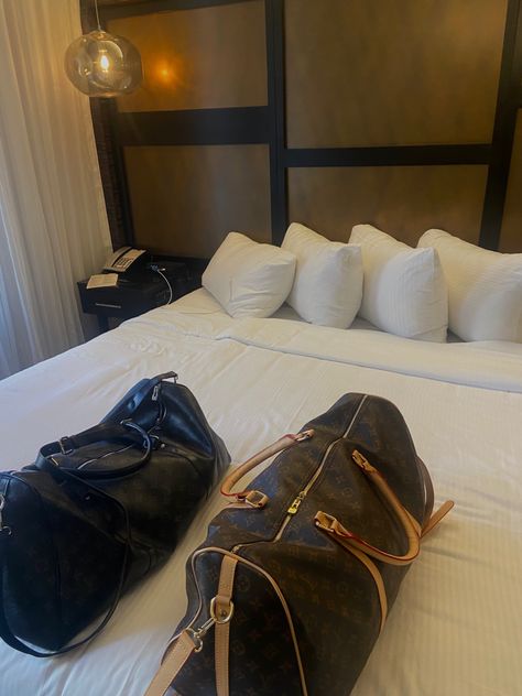 Louis Vuitton Duffle Bag Aesthetic, Lv Men Bag, White Bedding Aesthetic, Lv Duffle Bag, Louis Vuitton Duffle, Bedding Aesthetic, Entrepreneur Life, Bag Louis Vuitton, Xmas List