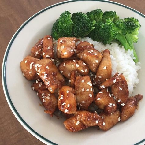 Teriyaki chicken with rice. Teriyaki Chicken Aesthetic, Teriyaki Rice, Teriyaki Chicken And Rice, Chinese Chicken, Chicken Fried Rice, Teriyaki Sauce, Fusion Food, Teriyaki Chicken, Delicious Snacks Recipes