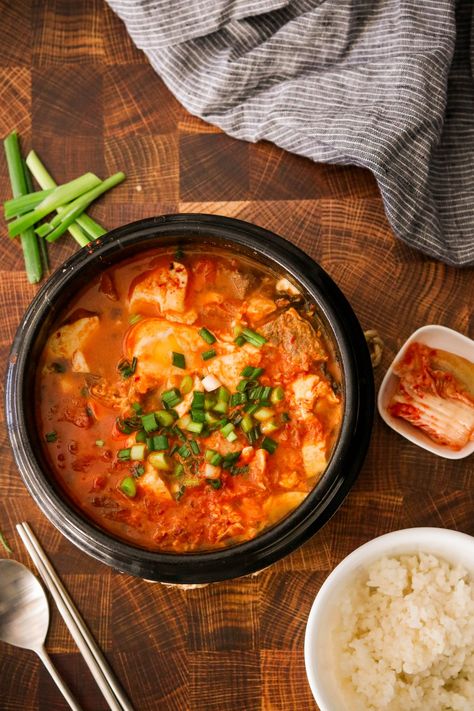 Soondubu Recipe, Kimchee Soup, Kimchi Soup Recipe, Kimchi Beef, Banchan Recipe, Soondubu Jjigae, Jjigae Recipe, Soup Recipes Healthy Vegetarian, Vegan Kimchi