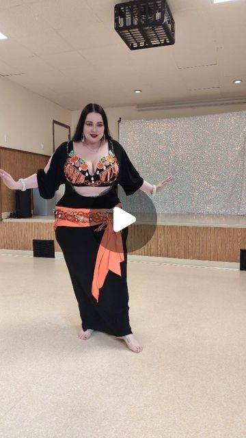 Belly Dance Aesthetic, Belly Dance Videos Arabic, How To Belly Dance, Arabic Belly Dancer, Belly Dance Videos Dancers, Belly Dance Tutorial, Arab Dance, Shakira Belly Dance, Arabic Dance