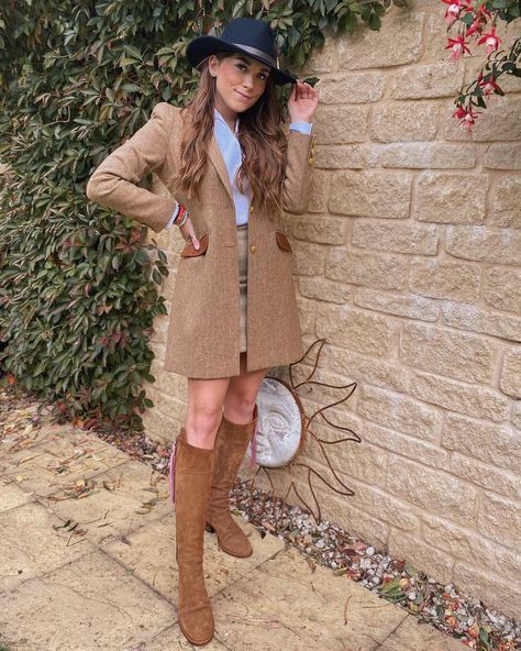 Race Day Outfits Winter, Highland Games Outfit Women, Cheltnam Races Fashion Winter, Cheltenham Races Outfits, Skirts Style, Cheltenham Races, Race Outfit, Race Day Outfits, Races Outfit